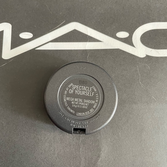 MAC Eyeshadow in Spectacle of Yourself (Mega Shadow) - Picture 2 of 5